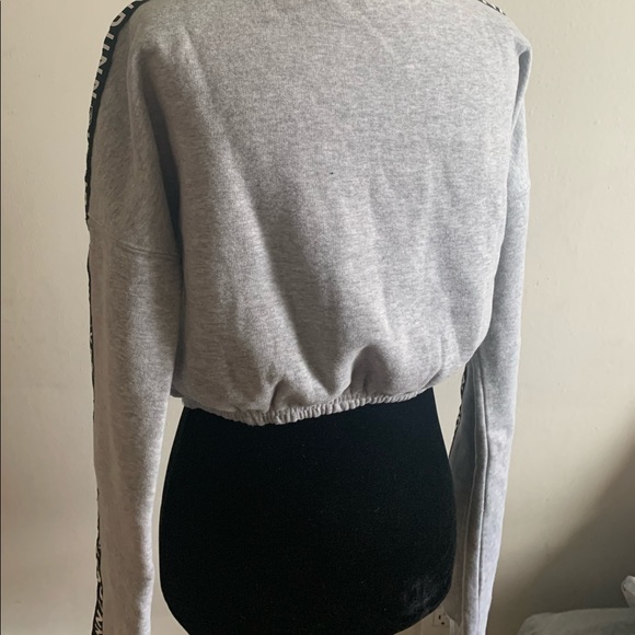NWT Londunn + Missguided Grey Cropped Sweatshirt - Picture 4 of 5